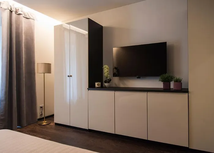 Lägenhet St.ambrogio 2bd New