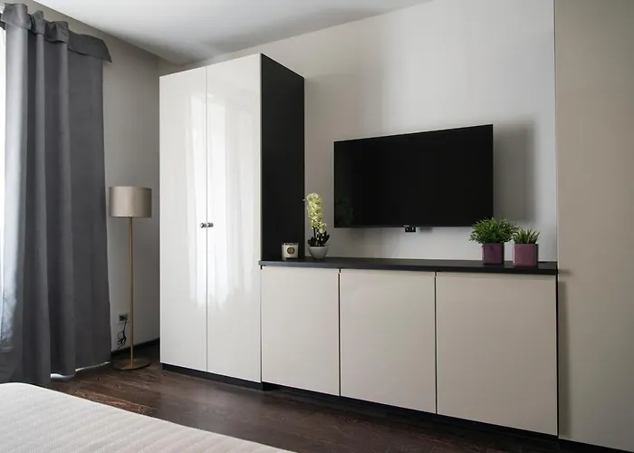 Lägenhet St.ambrogio 2bd New