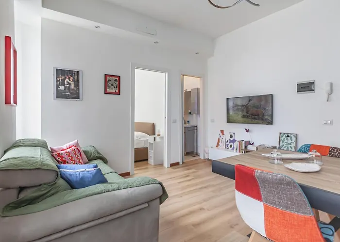 Easylife - - Melchiorre Gioia 30 - Milan