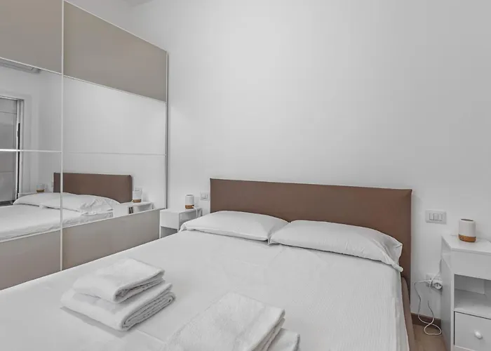 Easylife - - Melchiorre Gioia 30 - *