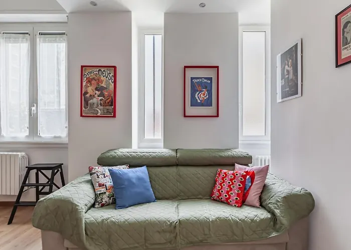 Easylife - - Melchiorre Gioia 30 - * Milan