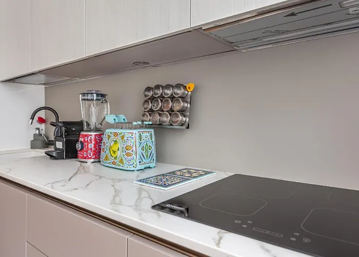 Easylife - - Melchiorre Gioia 30 - Milan