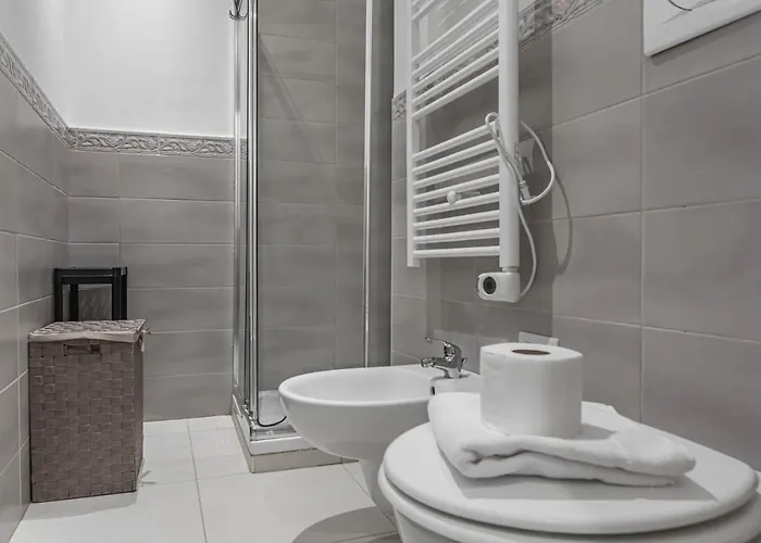 Easylife - - Melchiorre Gioia 30 - *