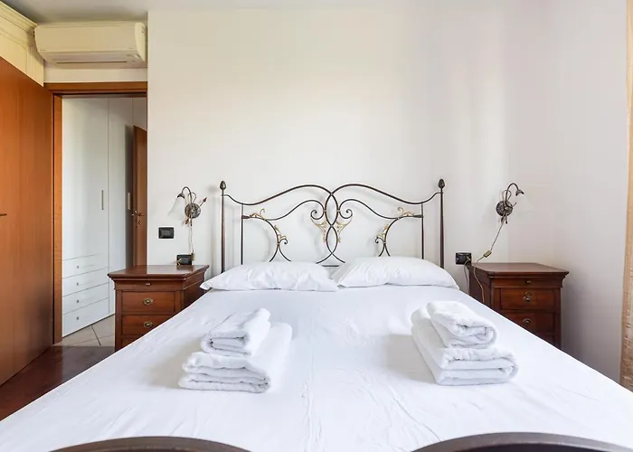 Guesthost - With Balcony Nearby M3 Subway Yellow Line Apartment