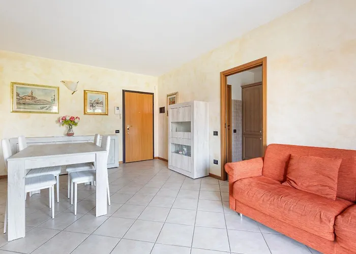 Guesthost - With Balcony Nearby M3 Subway Yellow Line *