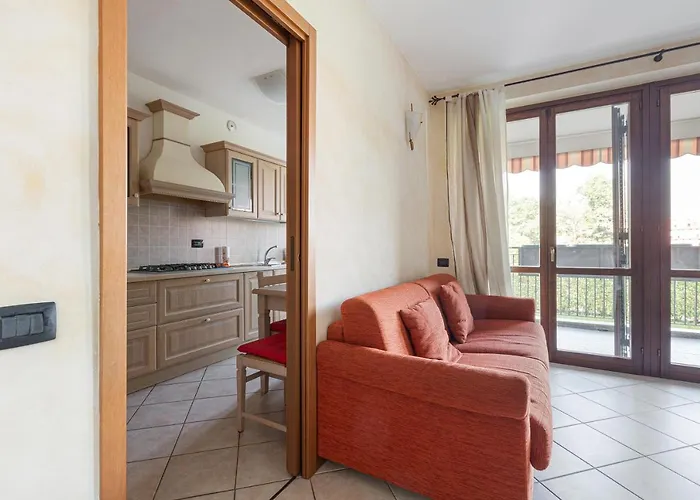 Apartment Guesthost - With Balcony Nearby M3 Subway Yellow Line Mailand