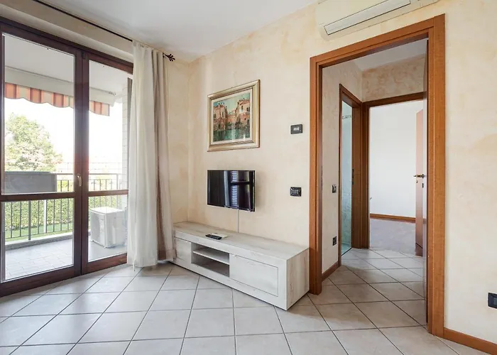 Apartment Guesthost - With Balcony Nearby M3 Subway Yellow Line
