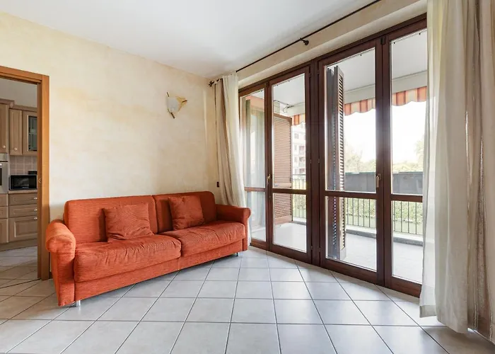 Guesthost - With Balcony Nearby M3 Subway Yellow Line