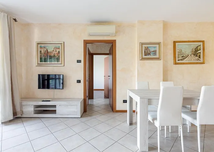 Guesthost - With Balcony Nearby M3 Subway Yellow Line *