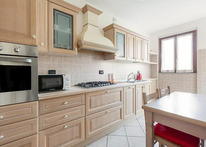 Guesthost - With Balcony Nearby M3 Subway Yellow Line Apartment