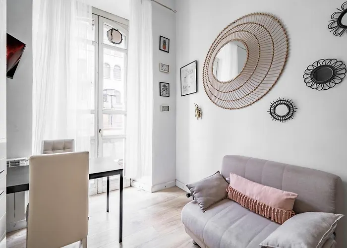 Isola And Garibaldi District Lovely * Milán