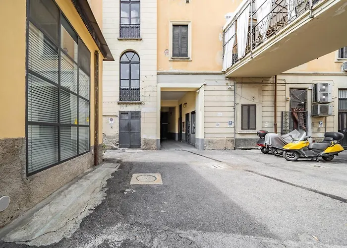 Isola And Garibaldi District Lovely Milán