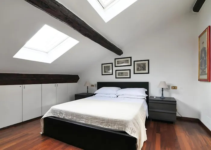 Elegant P.venezia Attic *
