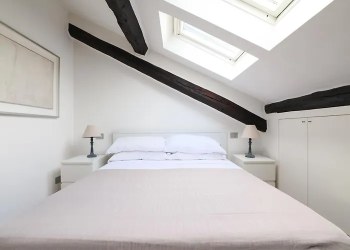 Elegant P.venezia Attic * Milán