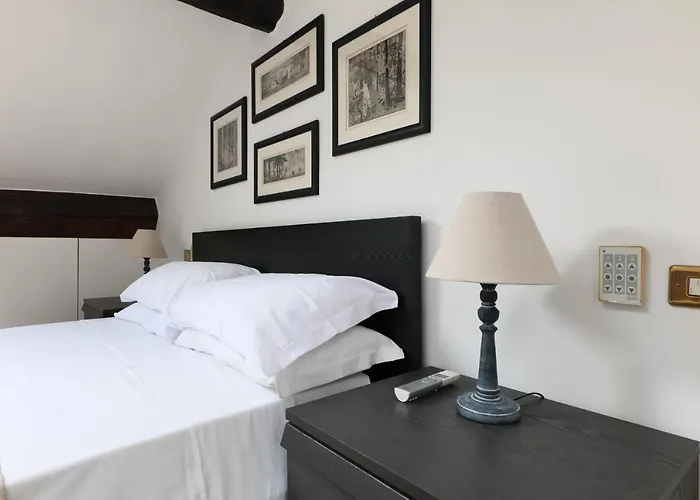 Elegant P.venezia Attic * Milán