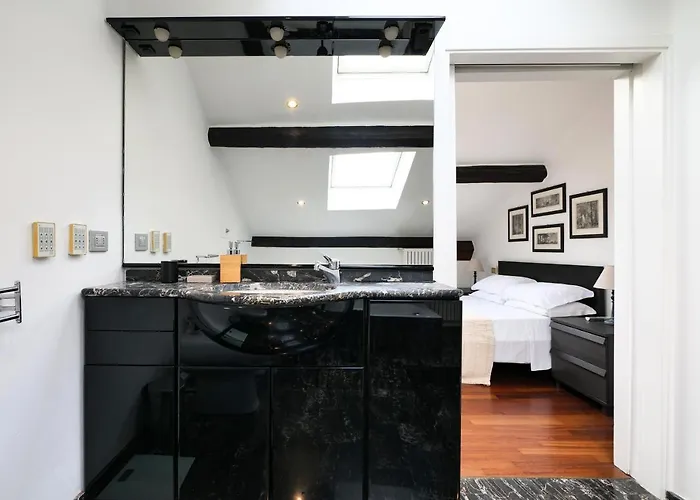 Elegant P.venezia Attic Apartment