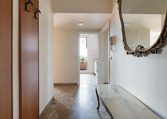 Lejlighed - Roomy 300 M From M3 Affori Fn! *