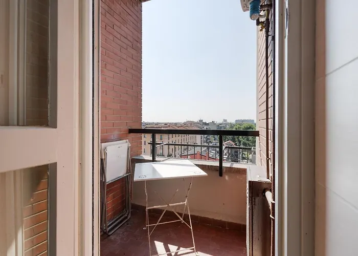 - Roomy 300 M From M3 Affori Fn! Lejlighed