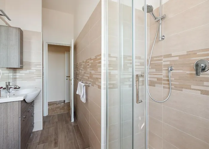 - Roomy 300 M From M3 Affori Fn! Lejlighed