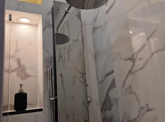 דירה N&ghomesweethome Gogh Elegante E Confortevole *