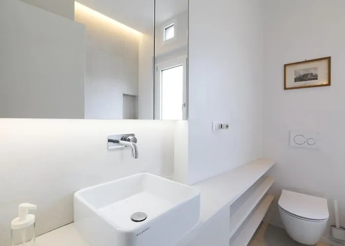 Apartment Contempora - 2-beds, 2 Baths With Balcony - Guastalla Milan