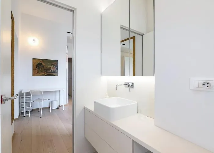 Apartment Contempora - 2-beds, 2 Baths With Balcony - Guastalla Milan