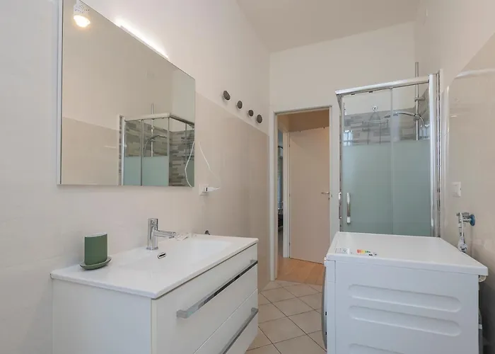 Youhosty - Grazioli 4 *