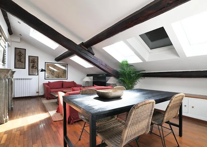 Elegant P.venezia Attic *