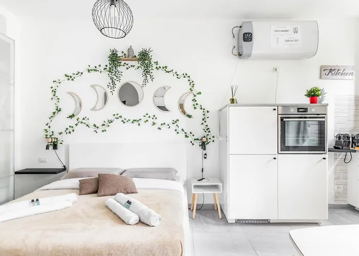 Eden House Sansiro-duomo Netflix & Design *