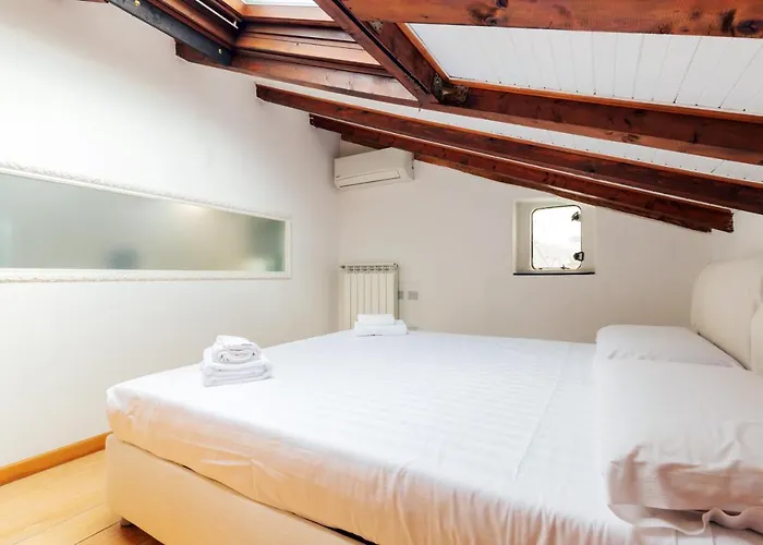 Loft Artigianale: Design In Legno E Terrazzo Panoramico Su