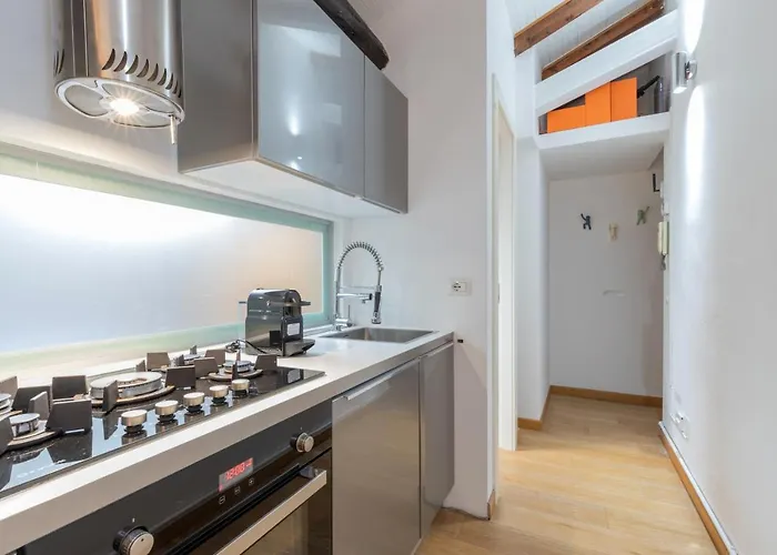 Loft Artigianale: Design In Legno E Terrazzo Panoramico Su