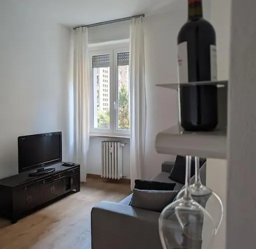 Modern And Comfortable Near The Subway Lejlighed Milano