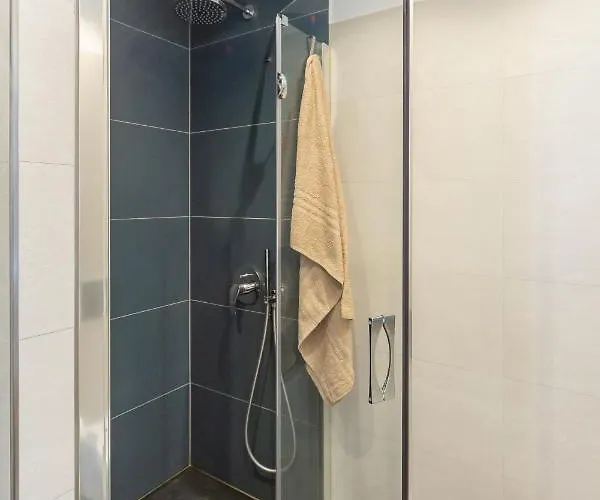 Marghera Duomo 10min, Fast Wifi & Metro Apartment *