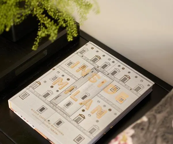 Crossing Manzoni 밀라노