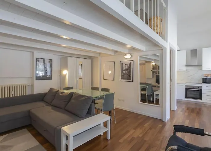 Youhosty - Desenzano 7 * Milán