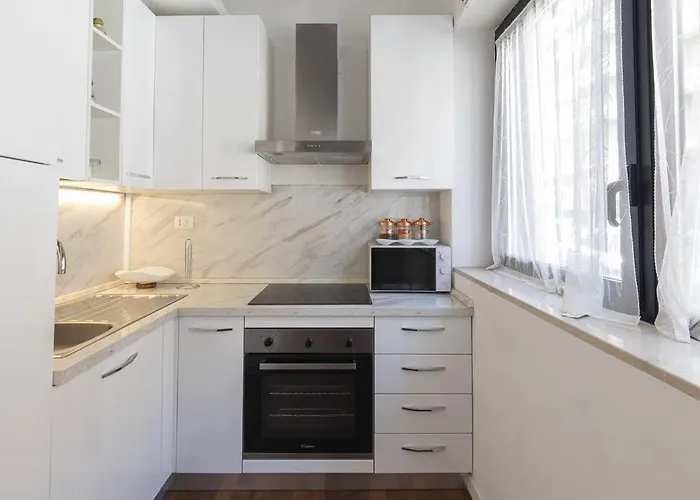 Youhosty - Desenzano 7 *