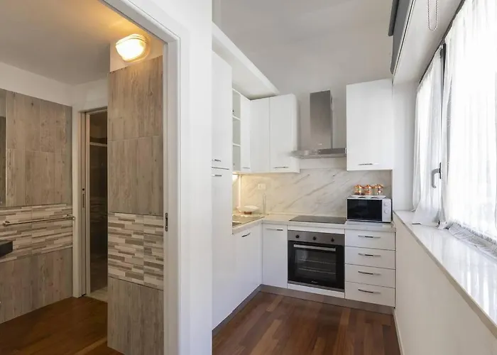 Apartamento Youhosty - Desenzano 7 *