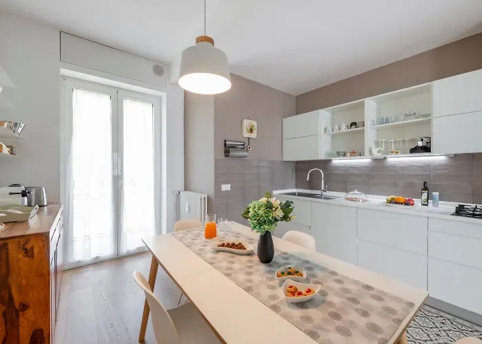 Ferrucci, 10 - Elegante Oasi Urbana A Apartment