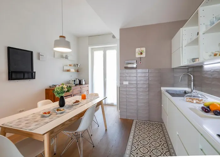 Apartment Ferrucci, 10 - Elegante Oasi Urbana A *