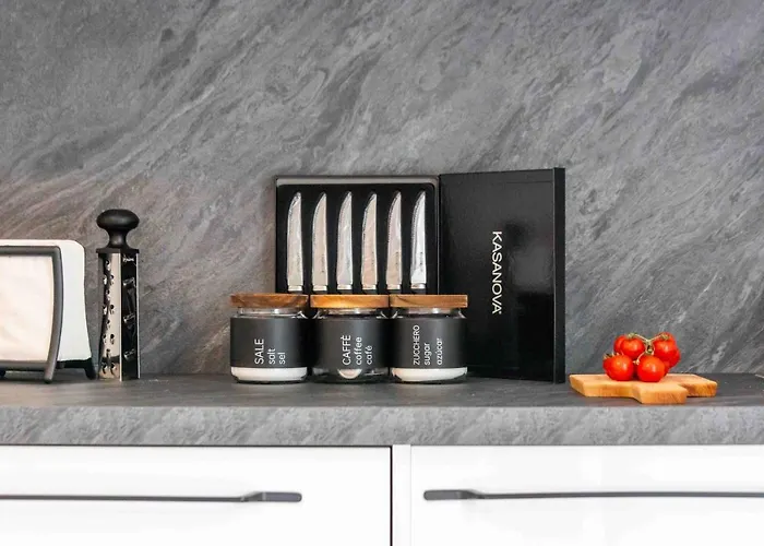 Апартаменты Prada & Bocconi - Cozy Studio, Fast Wifi, Tram