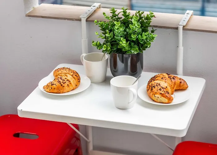 Prada & Bocconi - Cozy Studio, Fast Wifi, Tram דירה