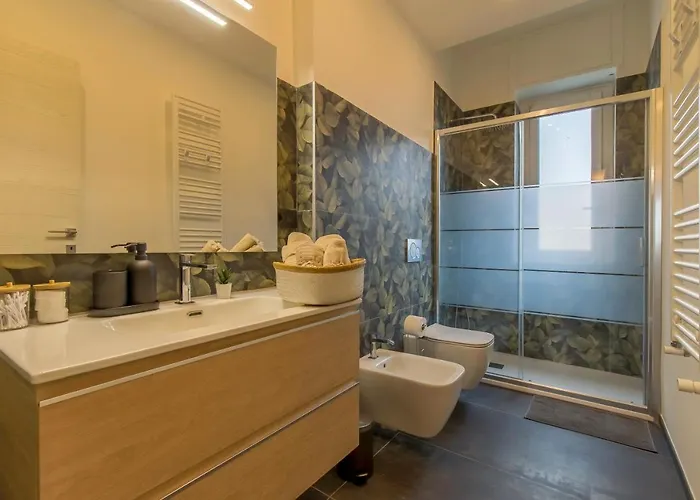 Modern & Bright 2 Bedroom Flat 50m From M4 Stop Apartmán