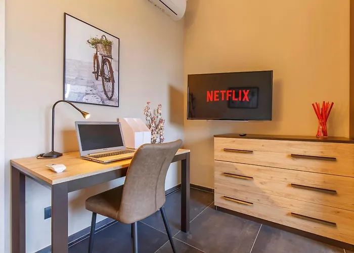 Modern & Bright 2 Bedroom Flat 50m From M4 Stop Apartmán Milán