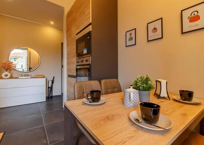 Modern & Bright 2 Bedroom Flat 50m From M4 Stop Apartmán *