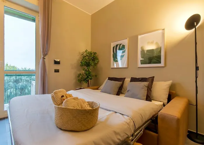 Modern & Bright 2 Bedroom Flat 50m From M4 Stop