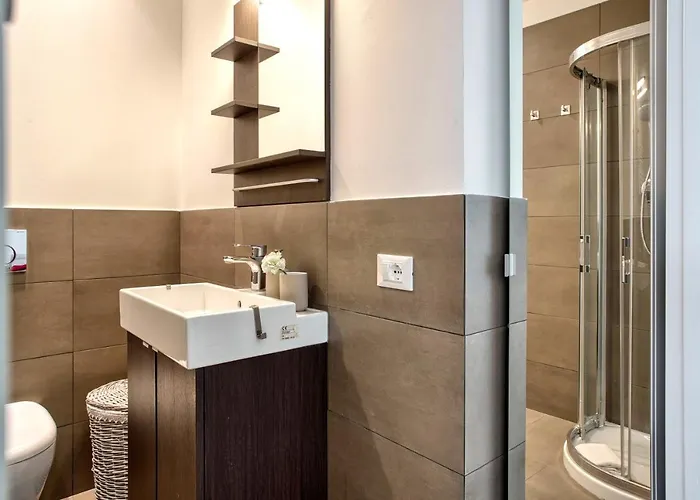 Joivy Vibrant 2bed With Balcony Milán