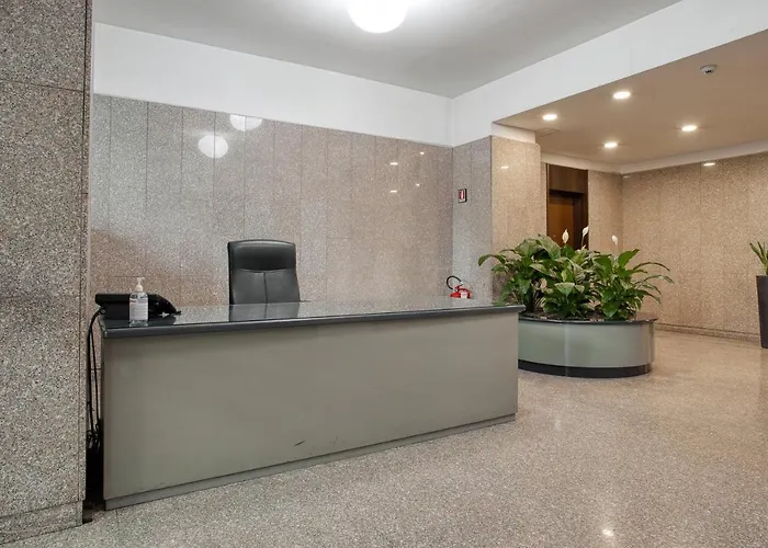 公寓 Joivy Vibrant 2bed With Balcony