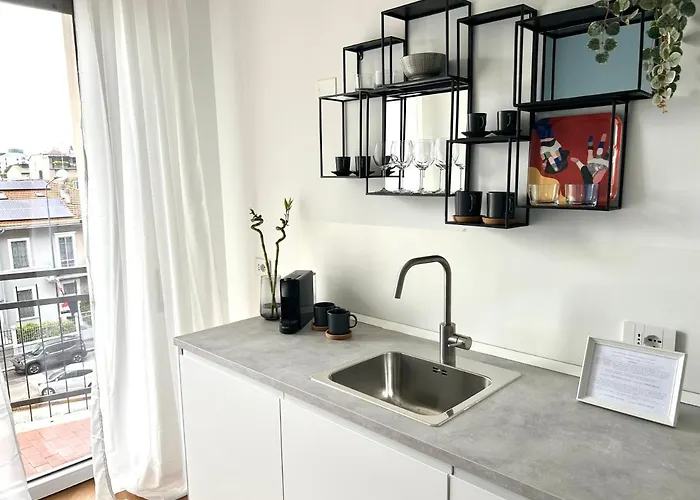 Your Window On The City - Via Gioia * 밀라노