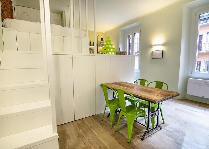 Soppalchino In Via Savona * Mediolan