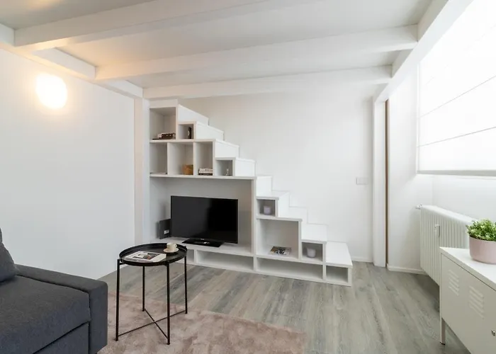 Navigli - Chic And Sophisticated In * Milán